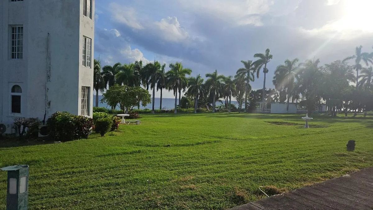 Penthouse With Loft At Seacastles, Beach And Pool 207 Montego Bay
