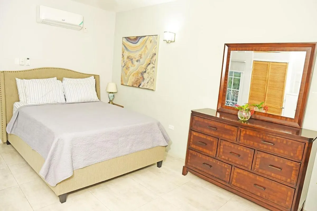 Penthouse With Loft At Seacastles, Beach And Pool 207 Montego Bay